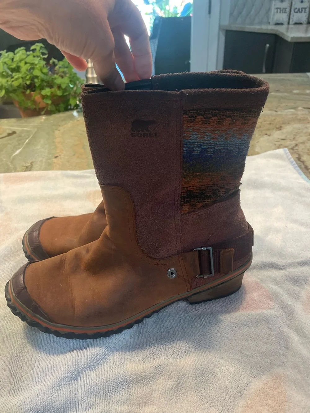Sorel Slimshortie Madder Boots - Size 8.5